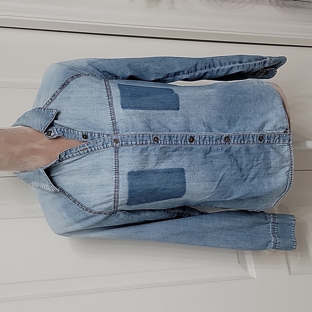 Xhilaration, Size S, Chambray Long Sleeve Button Down Shirt, Blue, GUC.